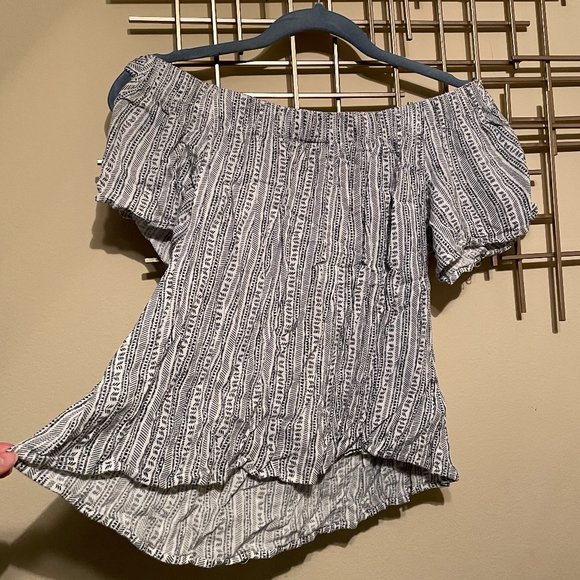 Forever 21 Off Shoulder Blouse - Picture 3 of 5